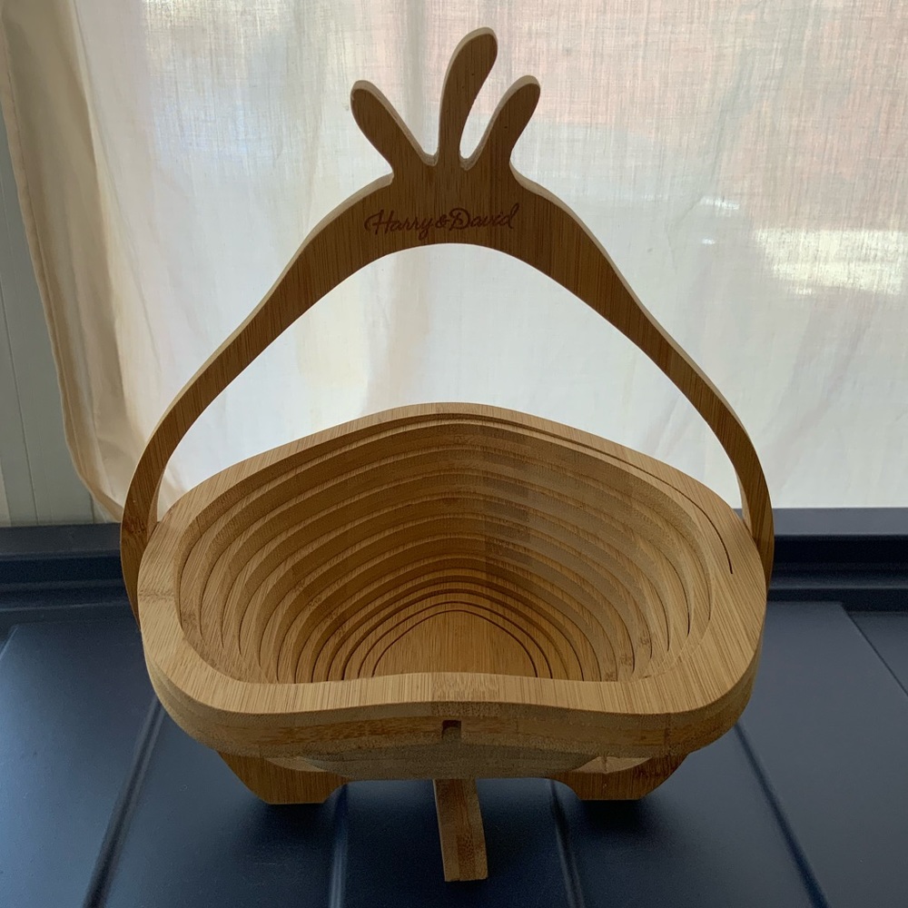 Harry and David Wooden Collapsible Bowl in Apple Shape